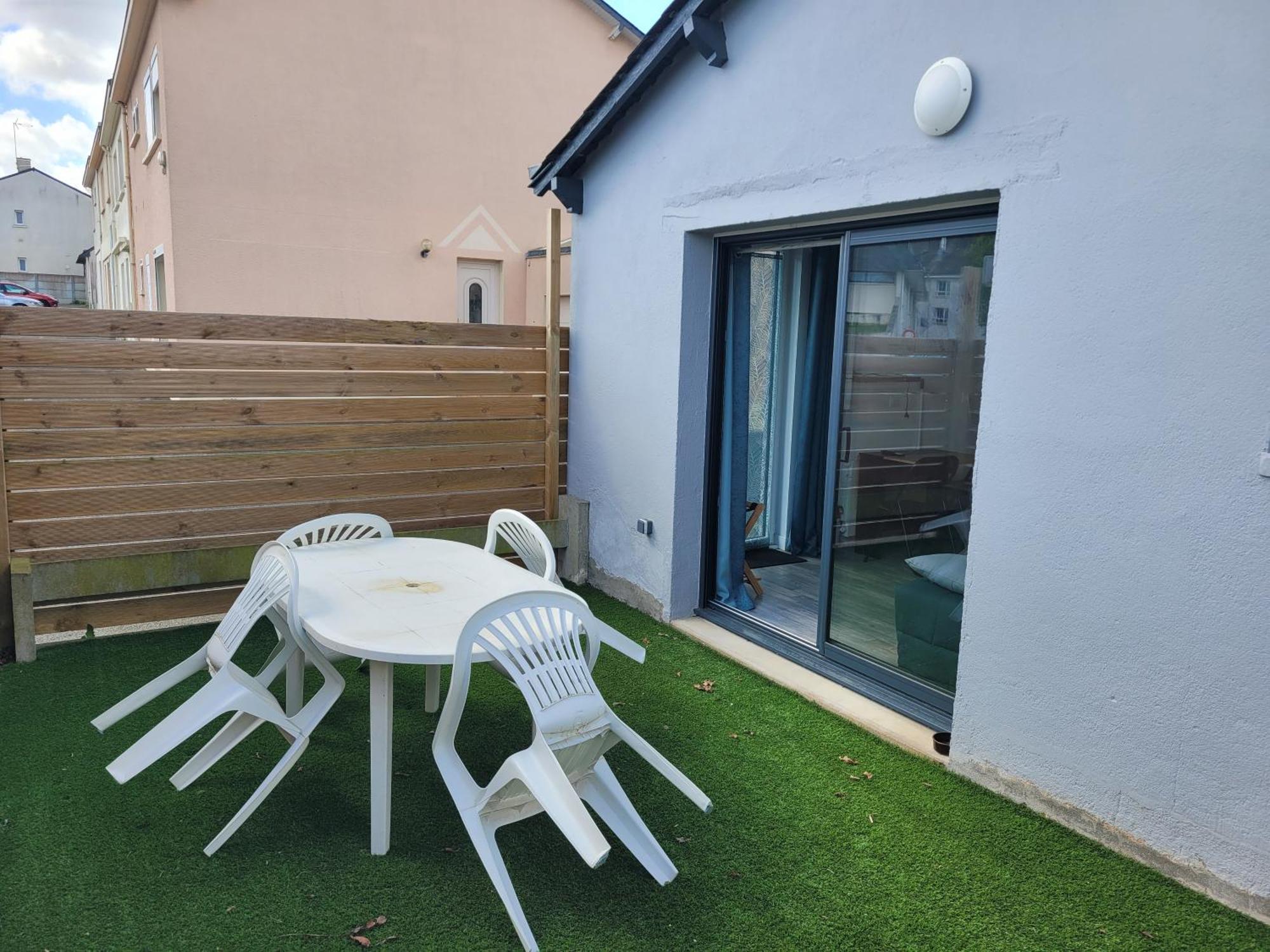 Le Studio Saint-Pierre-Montlimart Buitenkant foto